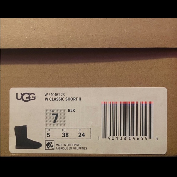 SOLD ‼️ Classic Short II Ugg Boots - Picture 5 of 5